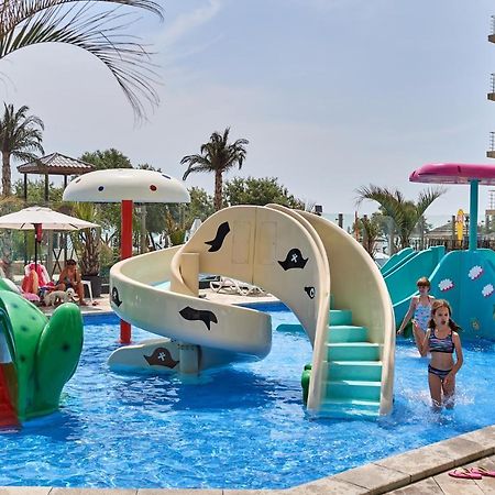 Visum Apartment Alezzi Beach Năvodari Exterior foto
